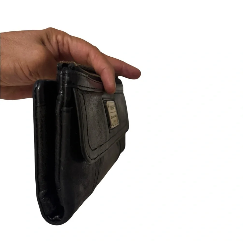 Fossil Black Leather women's vintage wallet in great condition soft with zipper